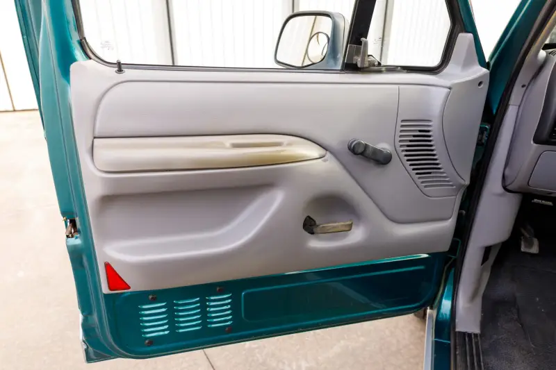 1996 Ford F-150 XL 4×4 5-Speed photo 18