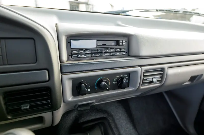 1996 Ford F-150 XL 4×4 5-Speed photo 20