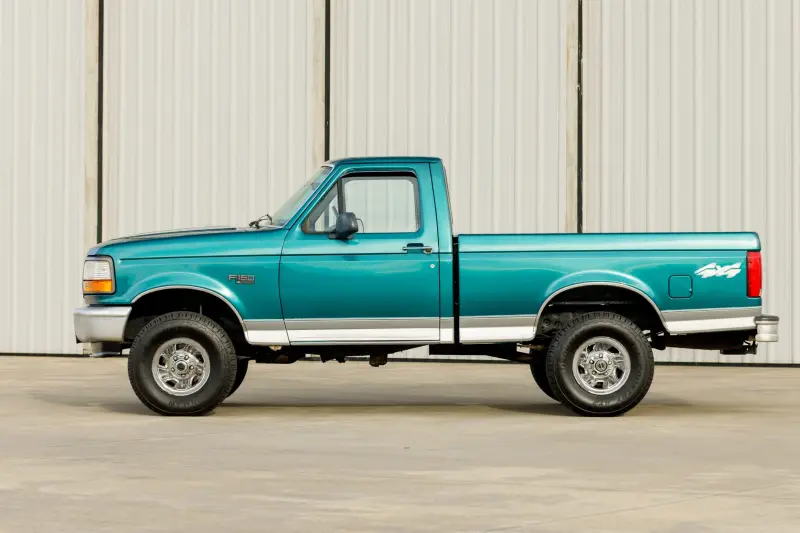 1996 Ford F-150 XL 4×4 5-Speed photo 3