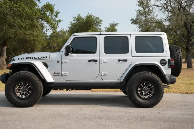 2024 Jeep Wrangler Rubicon 392 Four-Door photo 3