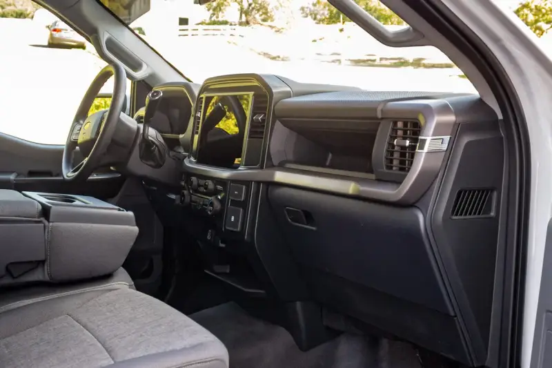 2025 Ford F-150 XL Regular Cab photo 24