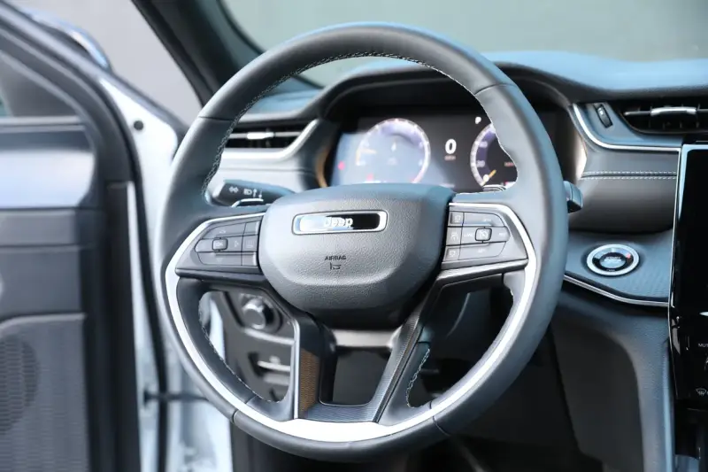 2025 Jeep Grand Cherokee L Altitude X photo 25