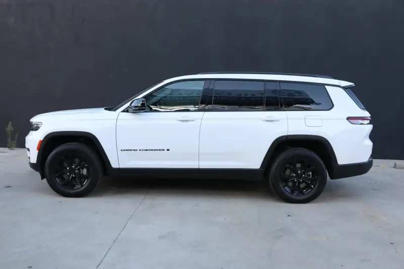 2025 Jeep Grand Cherokee L Altitude X photo 6