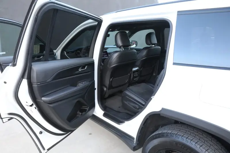 2025 Jeep Grand Cherokee L Altitude X photo 34