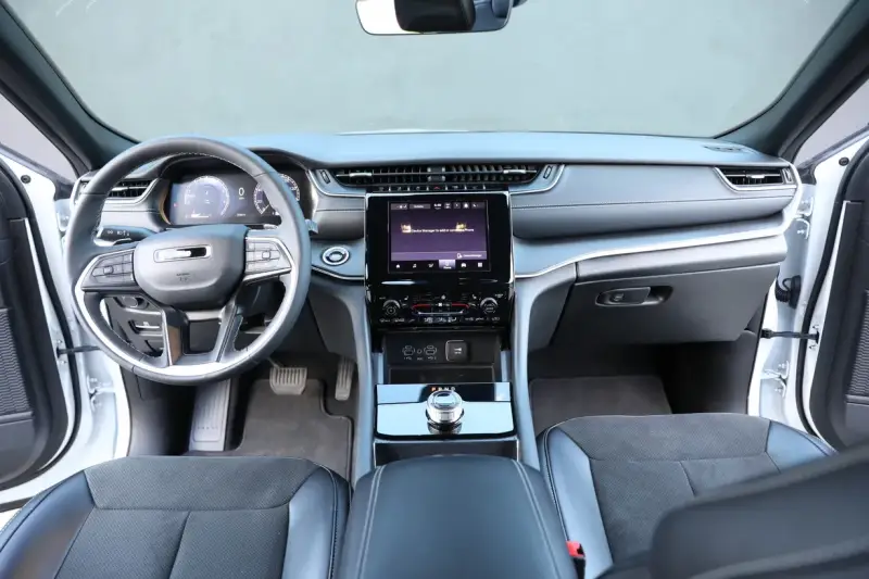 2025 Jeep Grand Cherokee L Altitude X photo 22