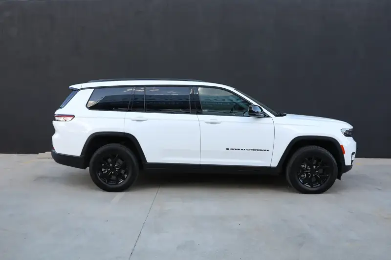 2025 Jeep Grand Cherokee L Altitude X photo 4