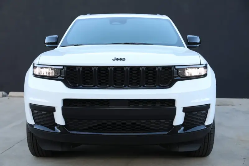 2025 Jeep Grand Cherokee L Altitude X photo 2