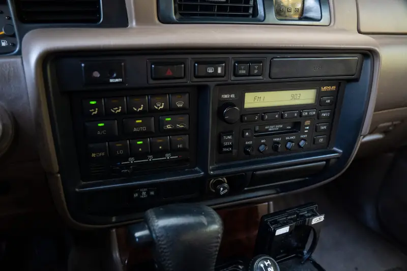 1997 Lexus LX450 photo 39