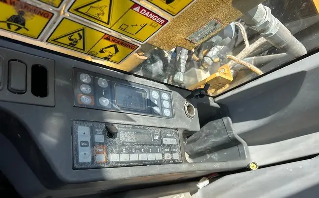 2015 Cat 318EL photo 7