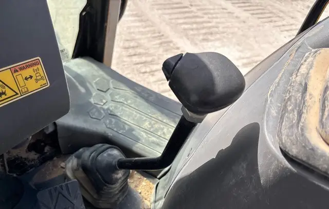 2018 Cat 415F2IL 4x4 photo 10