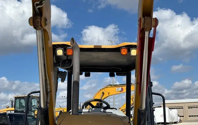 2018 Cat 415F2IL 4x4 photo 32
