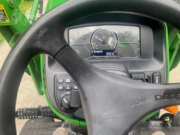 2019 JOHN DEERE 2032R photo 10