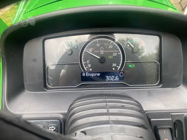 2019 JOHN DEERE 2032R photo 9