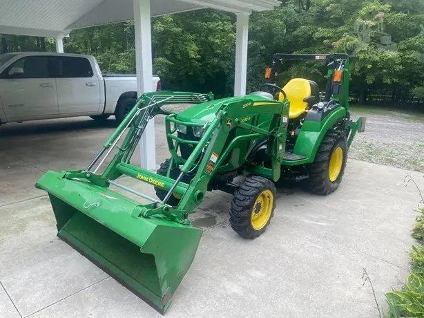 2019 JOHN DEERE 2032R photo 1