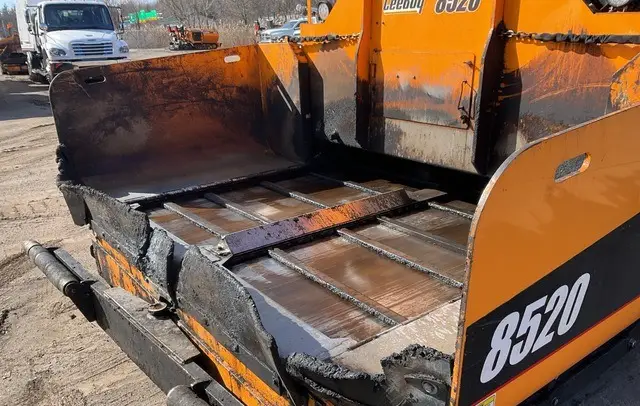 2019 LeeBoy 8520 Track Asphalt Paver photo 11