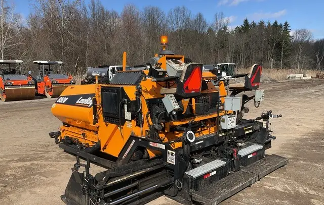 2019 LeeBoy 8520 Track Asphalt Paver photo 1