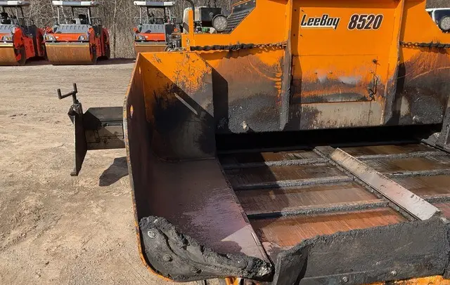 2019 LeeBoy 8520 Track Asphalt Paver photo 32