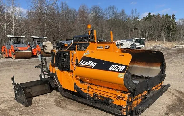 2019 LeeBoy 8520 Track Asphalt Paver photo 18
