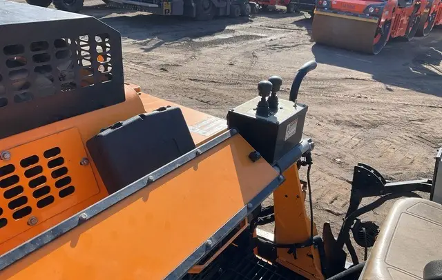 2019 LeeBoy 8520 Track Asphalt Paver photo 48