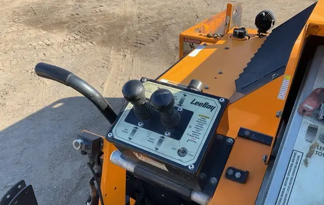 2019 LeeBoy 8520 Track Asphalt Paver photo 70