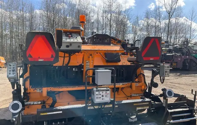 2019 LeeBoy 8520 Track Asphalt Paver photo 5