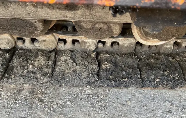 2019 LeeBoy 8520 Track Asphalt Paver photo 2
