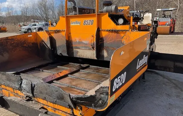 2019 LeeBoy 8520 Track Asphalt Paver photo 29
