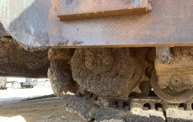2019 LeeBoy 8520 Track Asphalt Paver photo 50