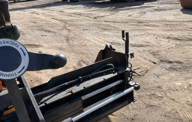 2019 LeeBoy 8520 Track Asphalt Paver photo 51