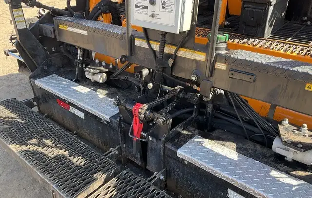 2019 LeeBoy 8520 Track Asphalt Paver photo 25