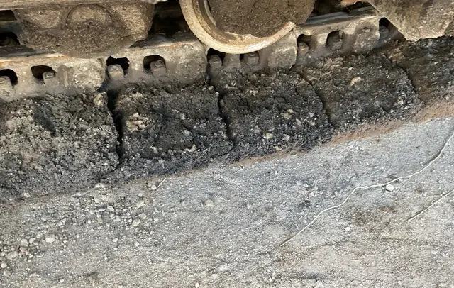 2019 LeeBoy 8520 Track Asphalt Paver photo 6