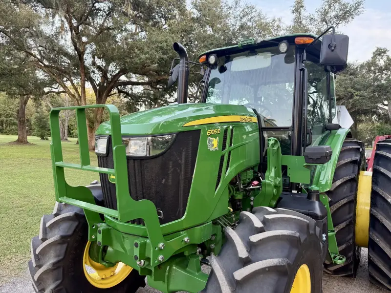 2025 JOHN DEERE 6105E photo 12