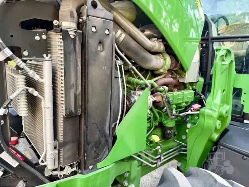 2025 JOHN DEERE 6105E photo 29