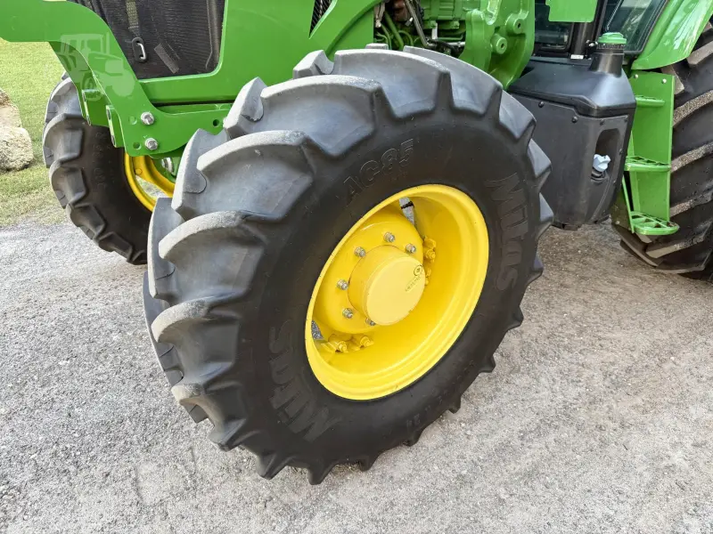 2025 JOHN DEERE 6105E photo 21