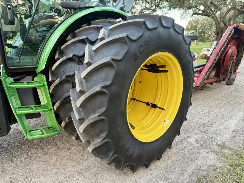 2025 JOHN DEERE 6105E photo 27
