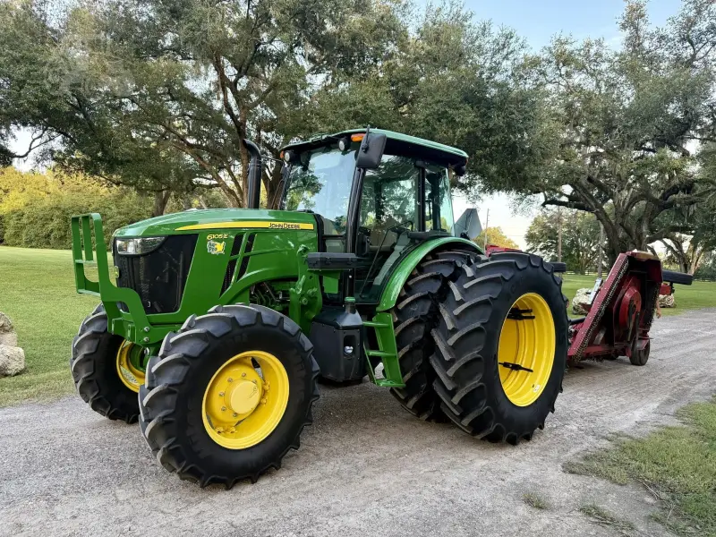 2025 JOHN DEERE 6105E photo 1