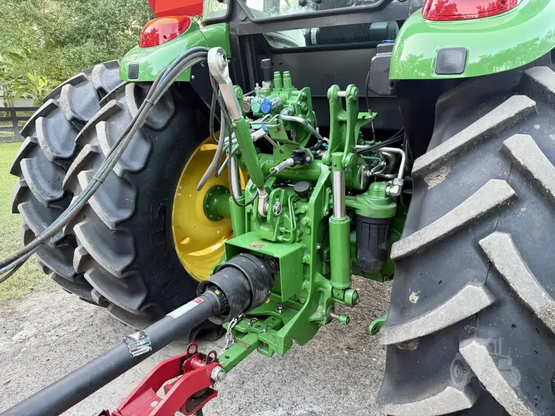 2025 JOHN DEERE 6105E photo 33