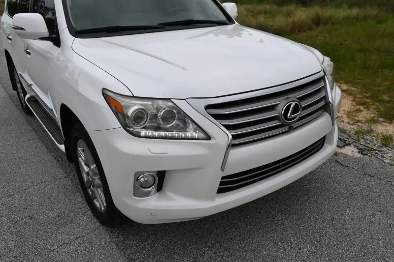 2013 Lexus LX570 photo 98
