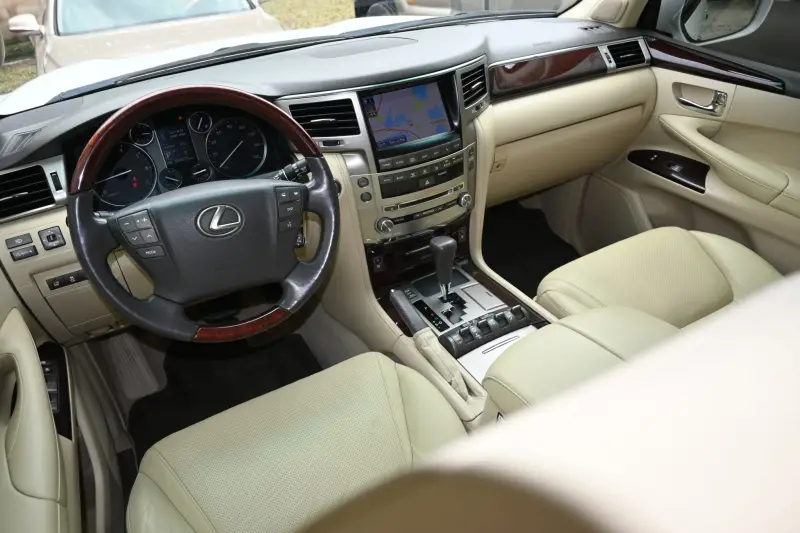 2013 Lexus LX570 photo 195