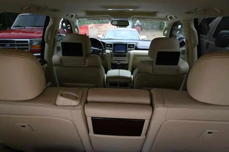 2013 Lexus LX570 photo 216