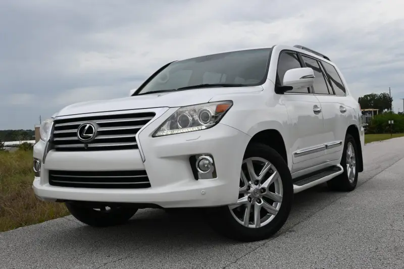 2013 Lexus LX570 photo 55