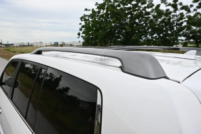 2013 Lexus LX570 photo 25