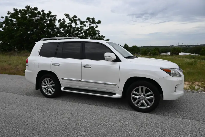 2013 Lexus LX570 photo 76