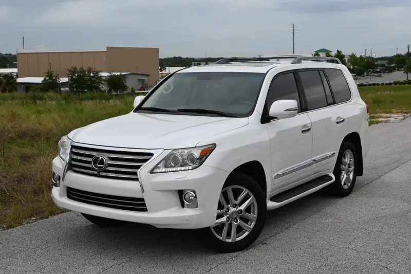 2013 Lexus LX570 photo 54