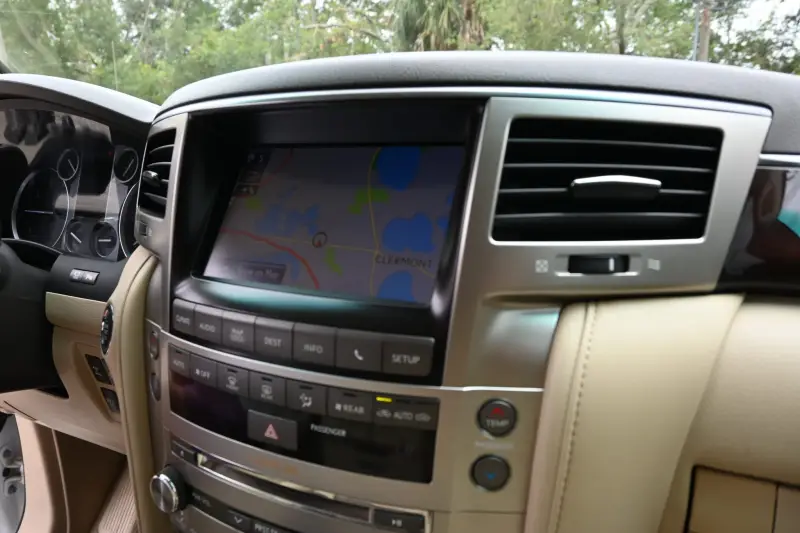 2013 Lexus LX570 photo 150