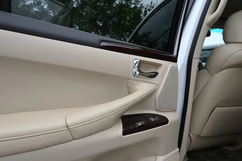 2013 Lexus LX570 photo 179