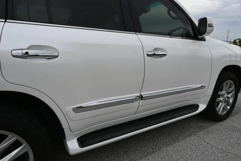 2013 Lexus LX570 photo 89