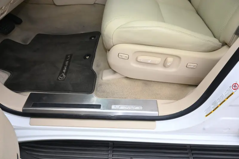 2013 Lexus LX570 photo 137