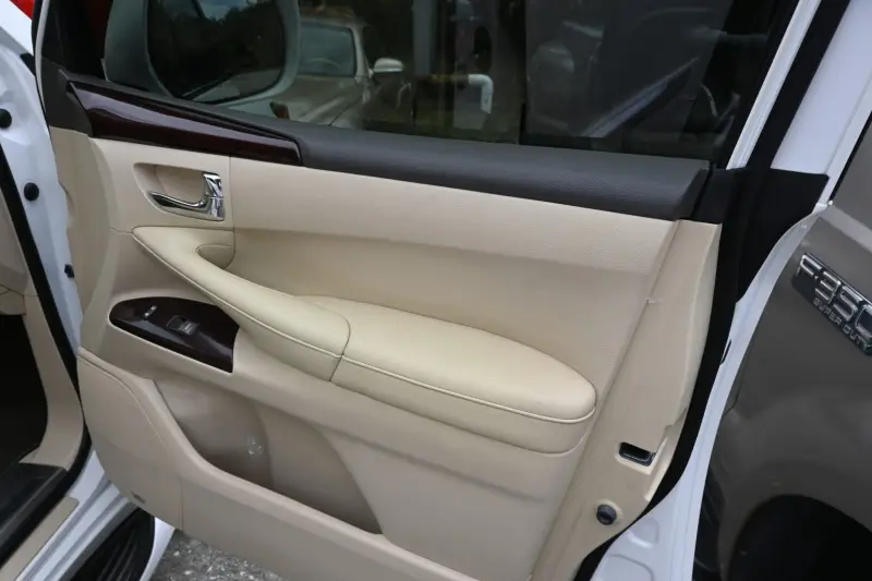 2013 Lexus LX570 photo 241