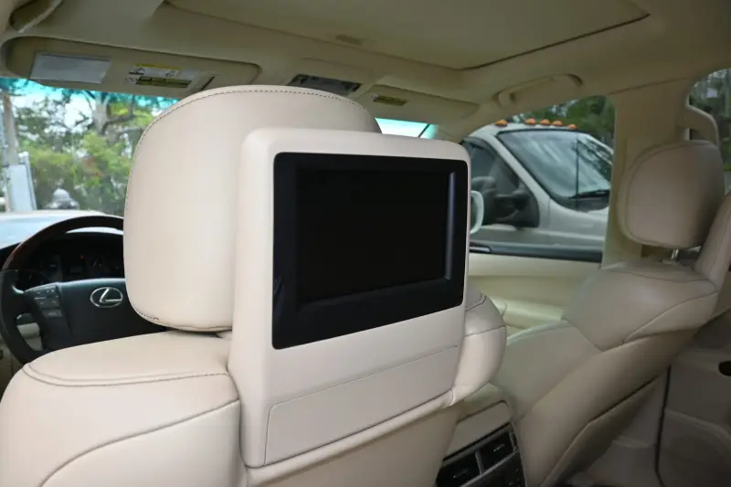2013 Lexus LX570 photo 187